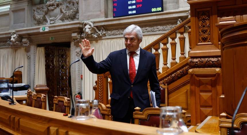 Base das Lajes. Vice-presidente do Governo Regional acusa ministros de "abandono"