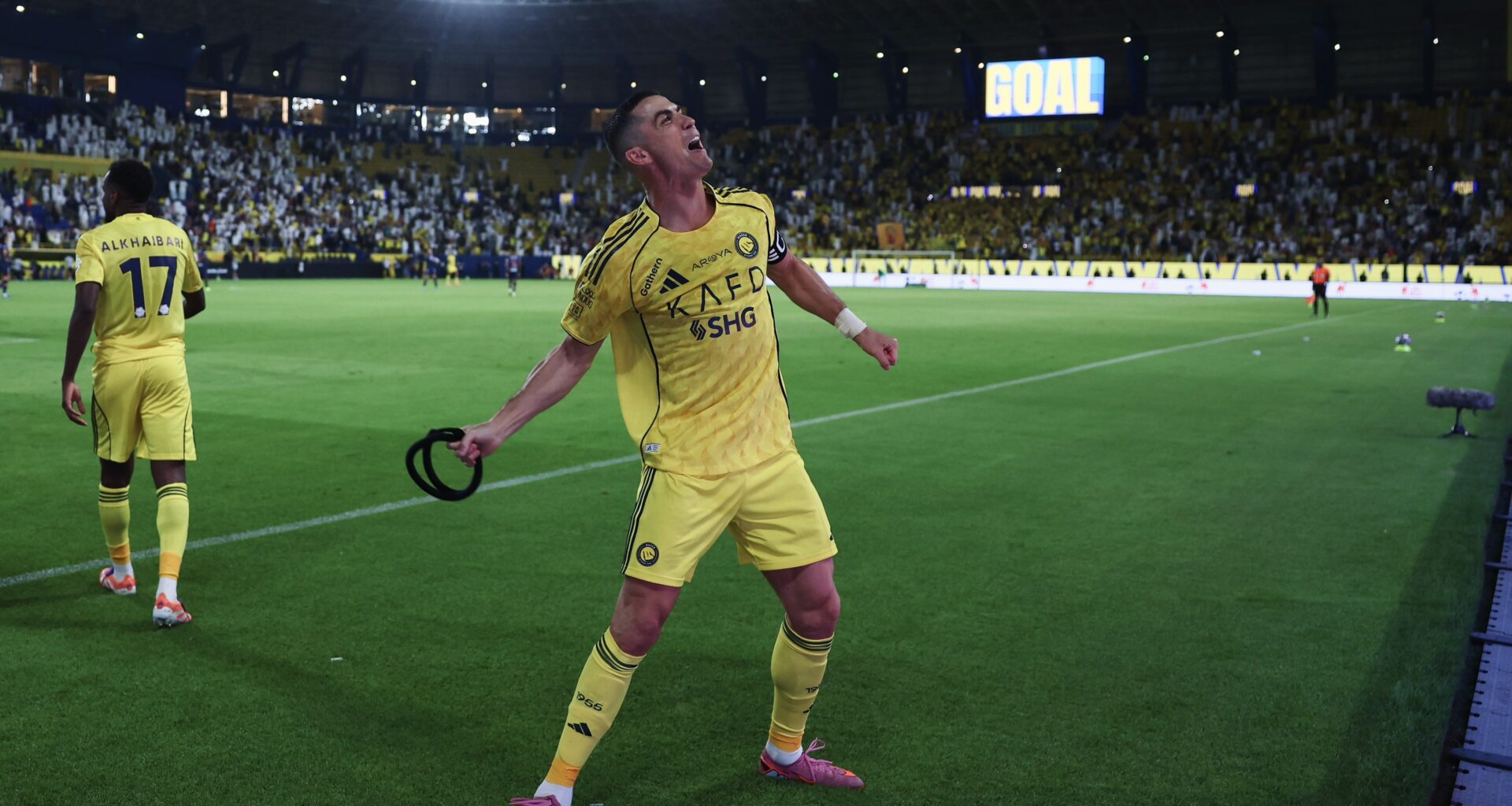 Cristiano Ronaldo reage à vitória sofrida e polémica do Al Nassr