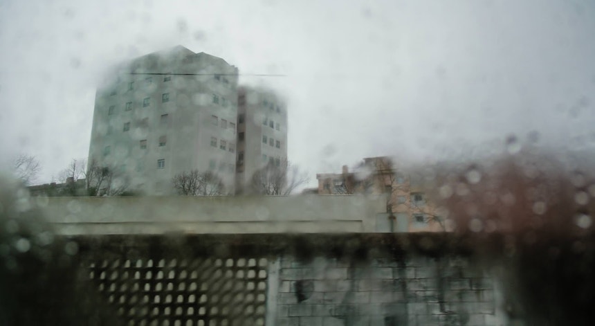 Aviso de chuva e vento forte. Dezenas de ocorrências registadas até ao início da manhã