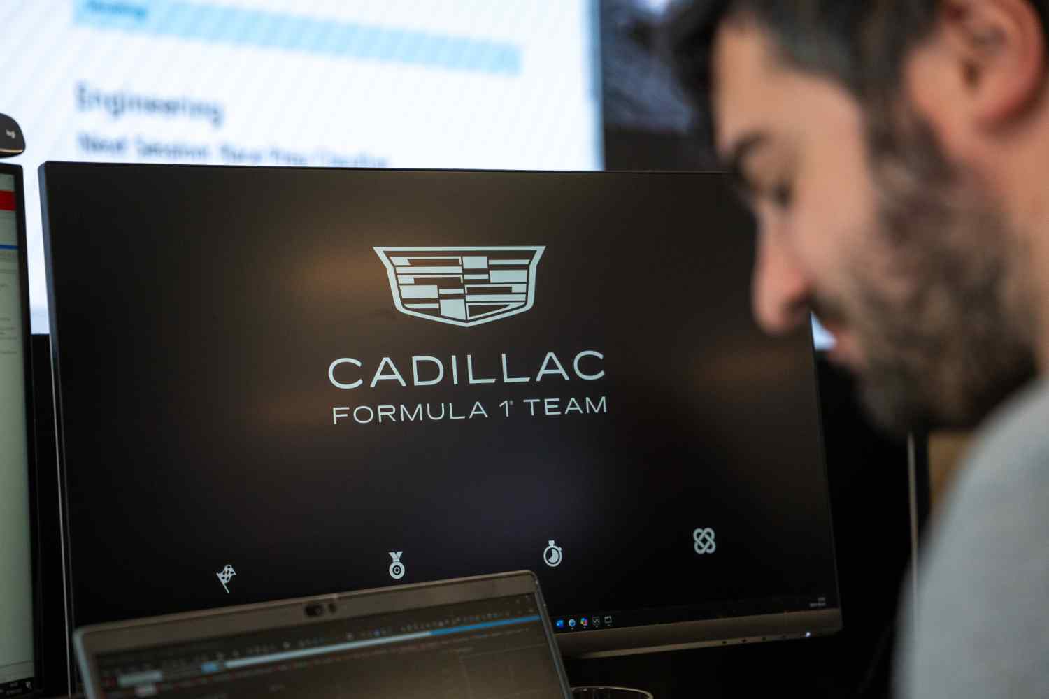 F1: Cadillac realiza primeiro teste em pista, com Sergio Pérez