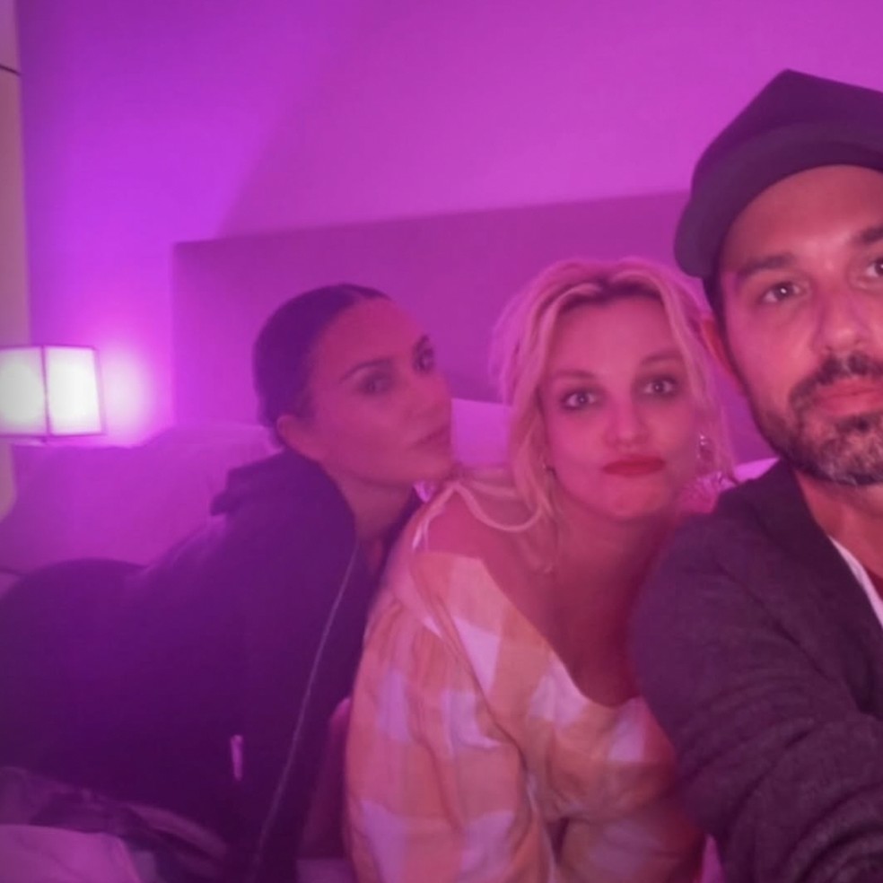 Kim Kardashian, Britney Spears, Cade Hudson e Khloe Kardashian — Foto: Reprodução/Instagram