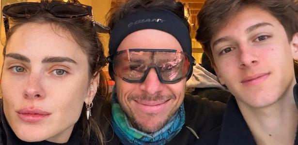 Carolina Dieckmmann posta foto rara com o marido e o filho caçula