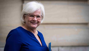 ministra das Forças Armadas reforça apelo para França se preparar para a guerra