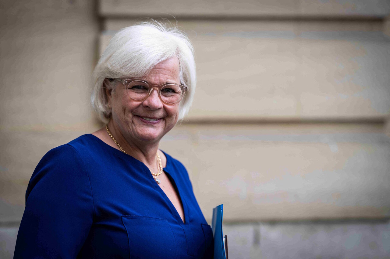 ministra das Forças Armadas reforça apelo para França se preparar para a guerra