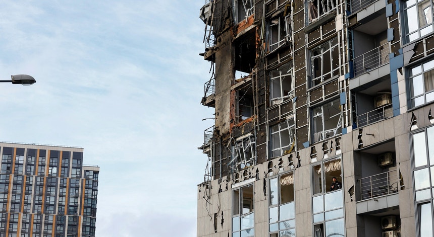 Ataque russo contra Kiev mata seis pessoas e interrompe fornecimento de energia