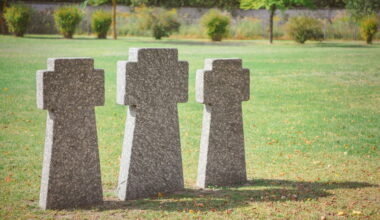 Mulher de 65 anos acorda dentro do caixão pouco antes de entrar no forno crematório