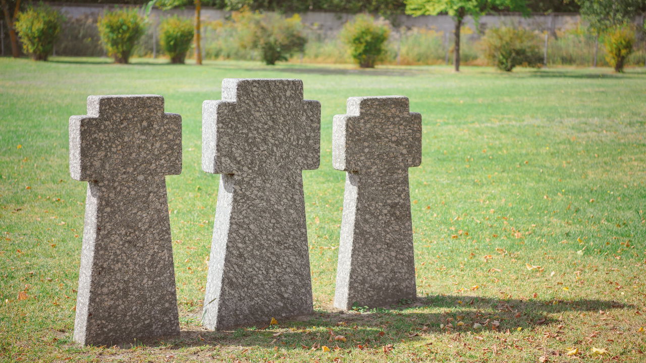 Mulher de 65 anos acorda dentro do caixão pouco antes de entrar no forno crematório