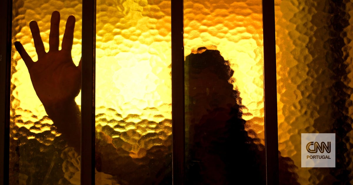 Jovem de 14 anos foi violada por ex-namorado e três amigos em Viseu. Atos sexuais foram gravados e depois divulgados