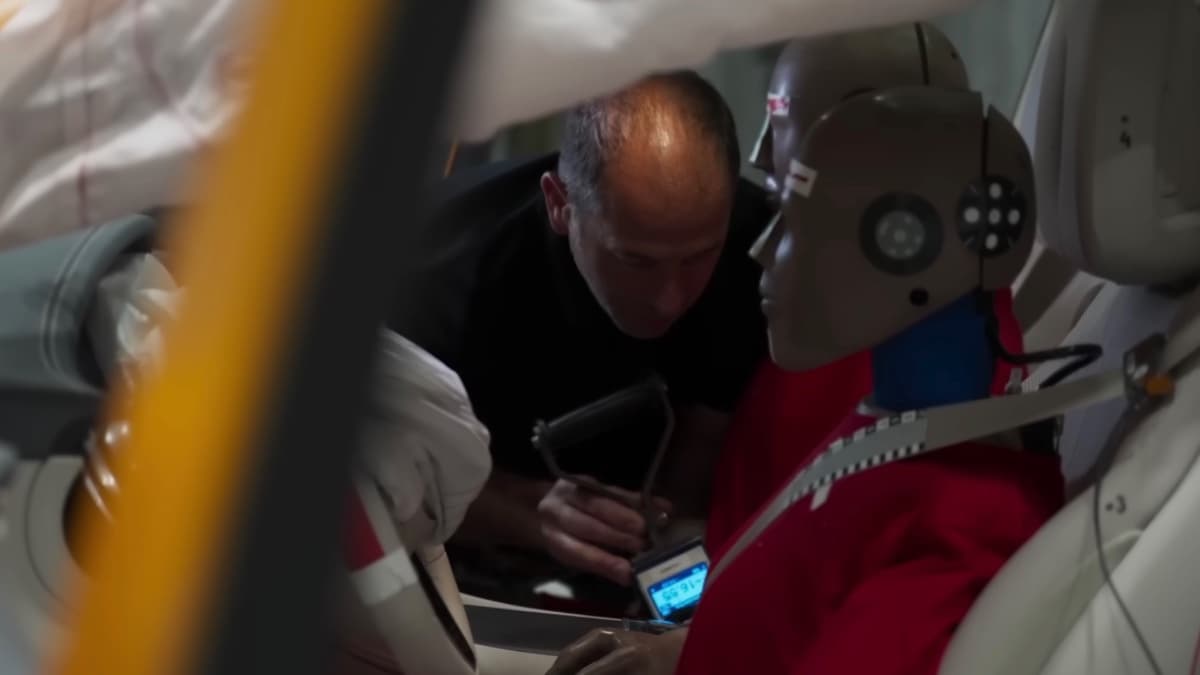 Fabricantes de automóveis terão de corrigir esta lacuna mortal nos testes de colisão