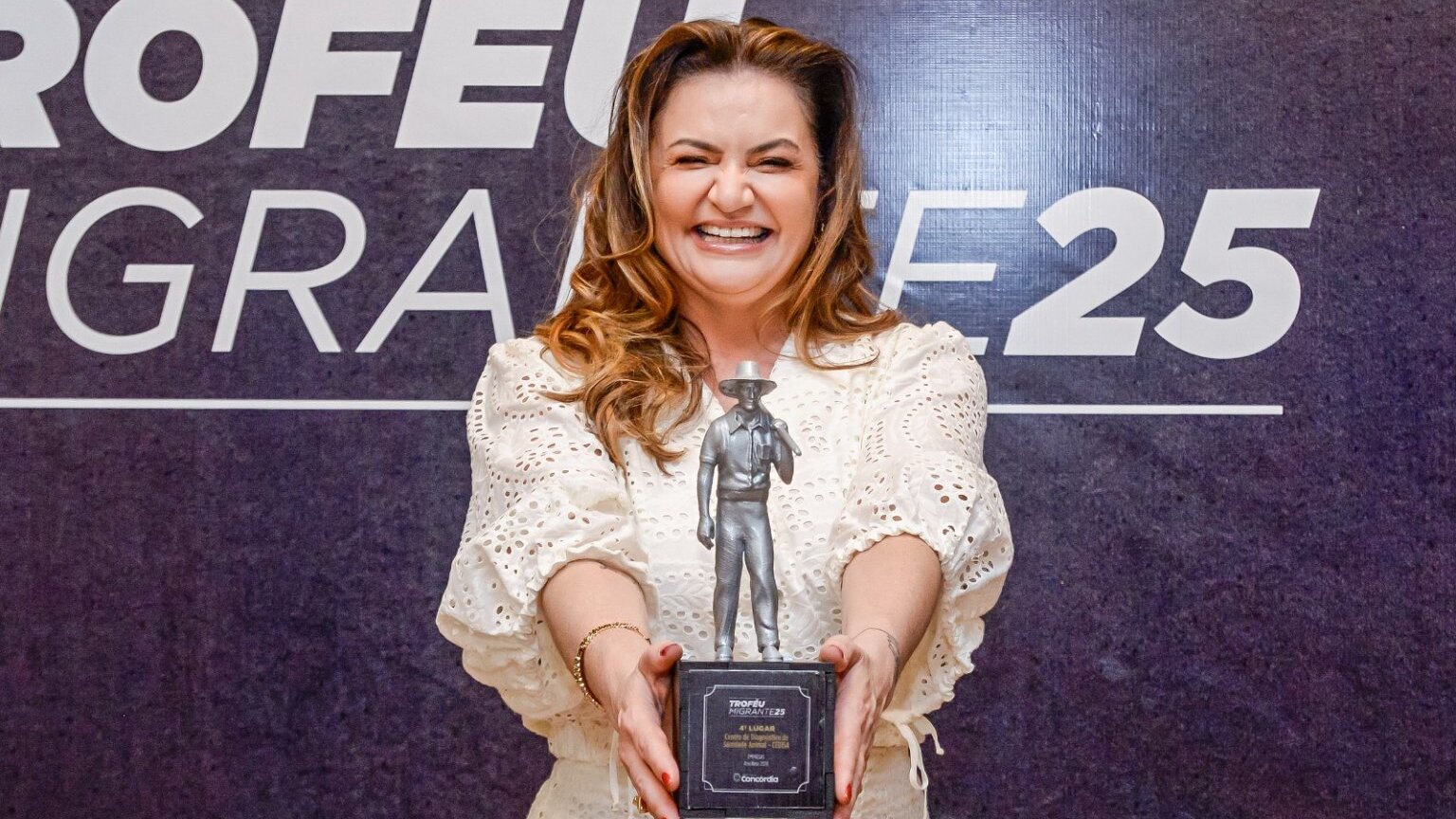 CEDISA recebe o Troféu Migrante pelo oitavo ano consecutivo. Veja! - Rádio Rural