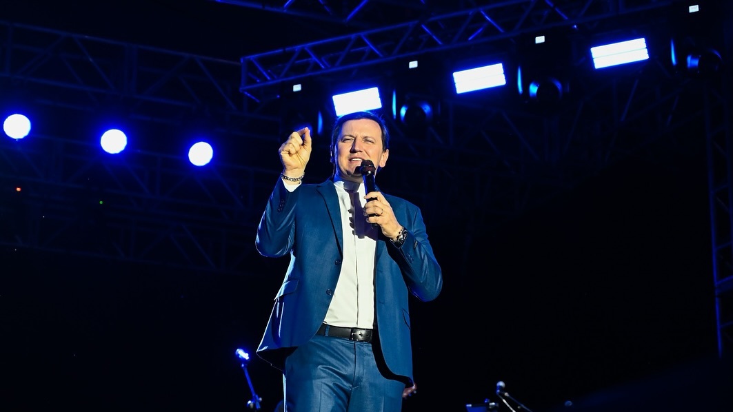 Padre Ezequiel Dal Pozzo no show de Natal de Concórdia, dia 23 de novembro - Rádio Rural