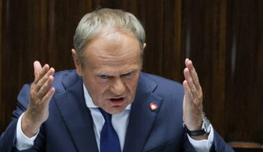 Polónia fecha último consulado russo após ataque ferroviário que qualificou como “ato de terrorismo de Estado”