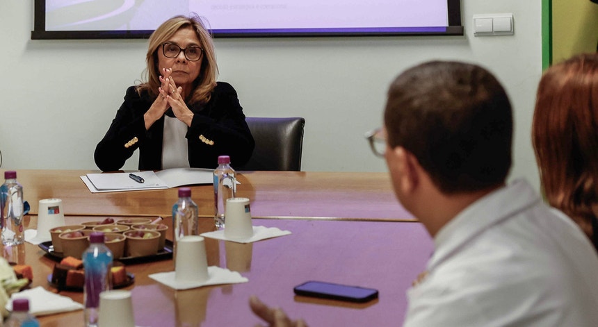 "Não há falta de vacinas para a gripe"