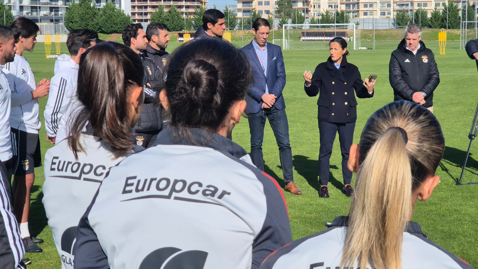 Rui Costa apresenta Mónica Jorge à equipa