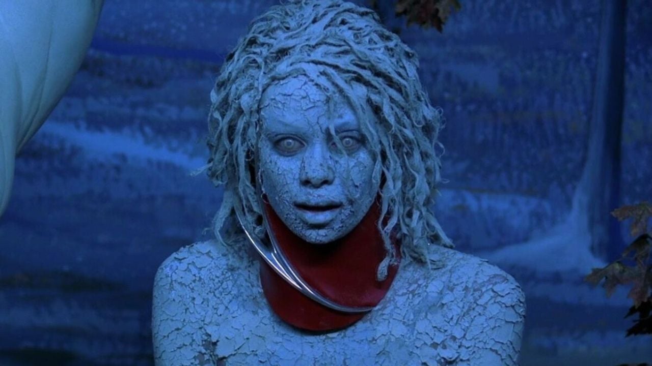 Este filme de ficção científica surreal e polêmico foi um sucesso, mas agora está praticamente esquecido : Um clássico impressionante estrelado por Jennifer Lopez - Notícias de cinema