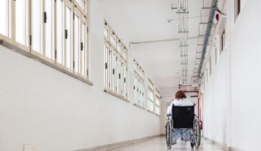 Hospitais. Internamentos sociais aumentaram 20% em dois anos e os custos mais de 80%. “É gravíssimo”, diz administrador - Diário de Notícias