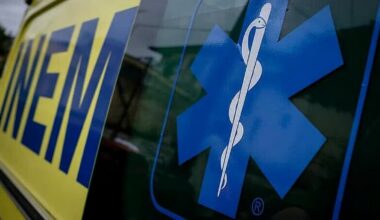 Mulher esfaqueada até à morte em frente a escola no Porto. Atacante atirou-se de viaduto