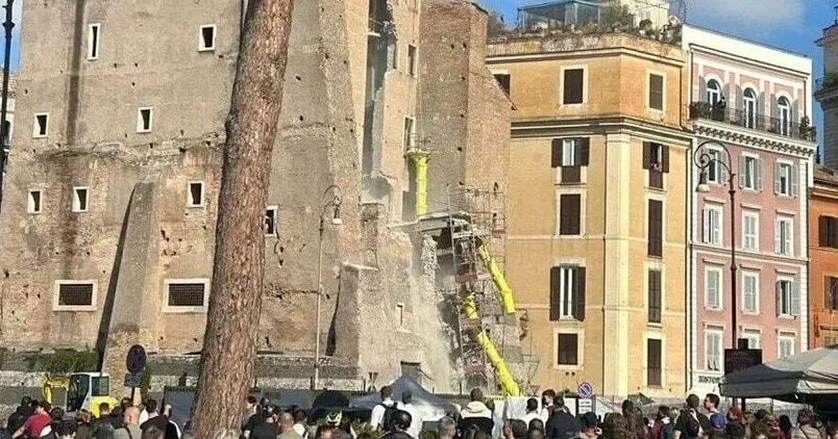 Parte de torre medieval desaba em Roma. Trabalhador soterrado precisou de 10 horas para ser resgatado