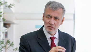 “Demasiados príncipes e principados” e “presa fácil para interesses instalados”