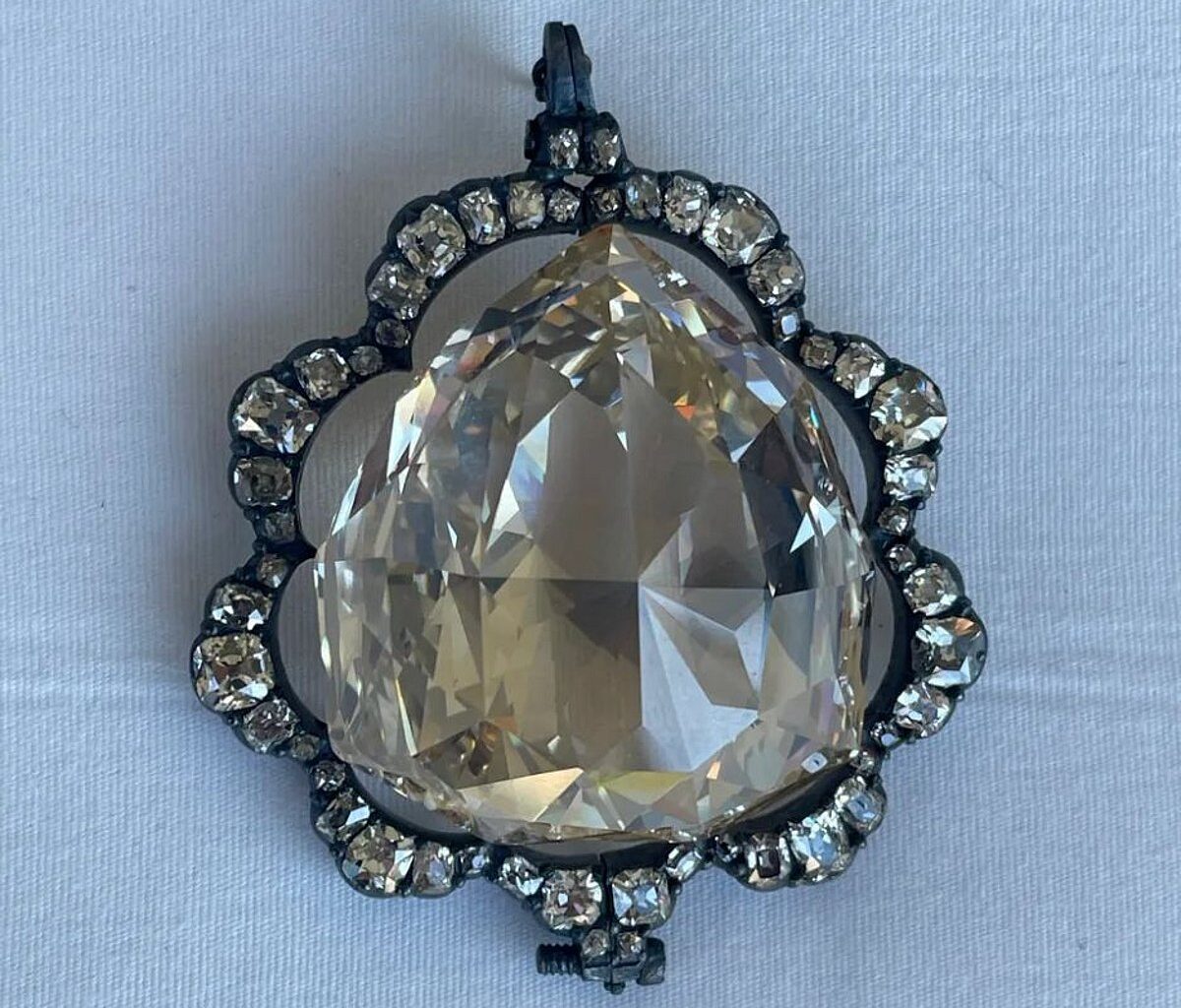 Diamante dos Habsburgo Reaparece no Canadá Mais de 100 Anos Depois