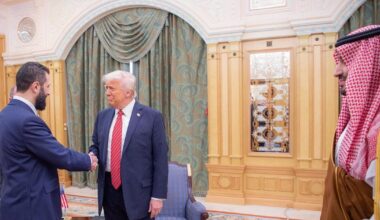 Al-Sharaa: da lista de terroristas a reunir com Trump na Casa Branca - Diário de Notícias