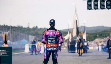 Em lágrimas e de bandeira em punho, Miguel Oliveira disse "adeus", desejando que seja "até já" - Diário de Notícias