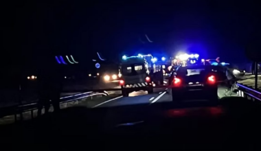 Um morto e quatro feridos graves em colisão entre autocarro e dois automóveis perto de Évora