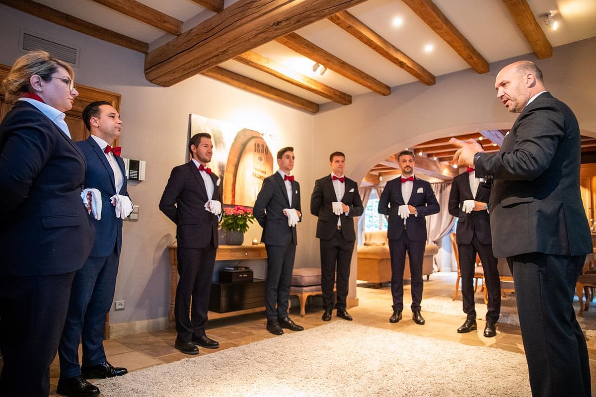 Escola Exclusiva Forma Profissionais por 7000 Euros