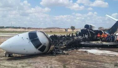 Caiu e pegou fogo o avião que transportava membros do Governo da RD Congo (com vídeos)