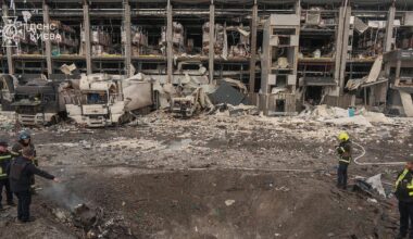 Ataque russo a Kiev faz seis mortos. "Putin deu a sua resposta terrorista às propostas de paz dos EUA"