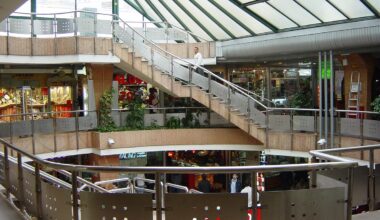 Rusga em centro comercial na Amadora. Detido um imigrante ilegal e apreendidos 10 telemóveis roubados