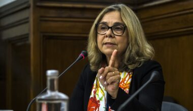 Braço-de-ferro com os médicos tarefeiros testa limites da lei laboral - Diário de Notícias