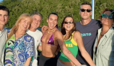 Dua Lipa curtiu dia de praia com Luciano Huck e Angélica em Angra dos Reis