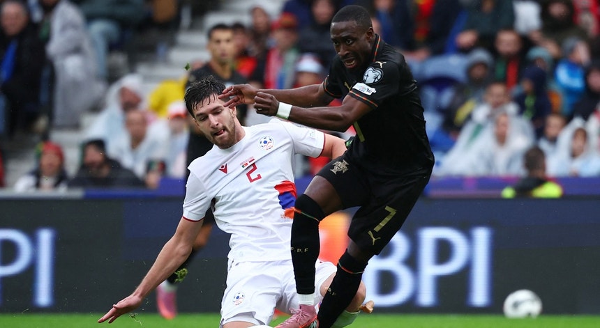 Forbs é o 14.º estreante de Martínez e logo com o 7 nas costas