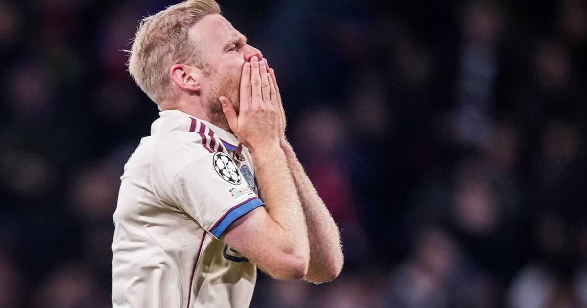 Ex-Sporting arrasa capitão do Ajax: «Está a brincar às escondidas»