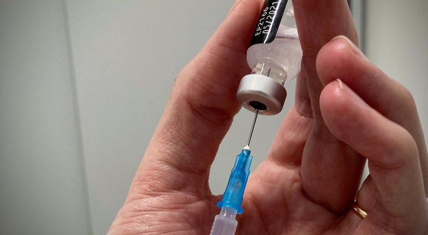 Gripe. Nova estirpe está a originar mais casos, ainda assim "vacinar é a nossa melhor arma"