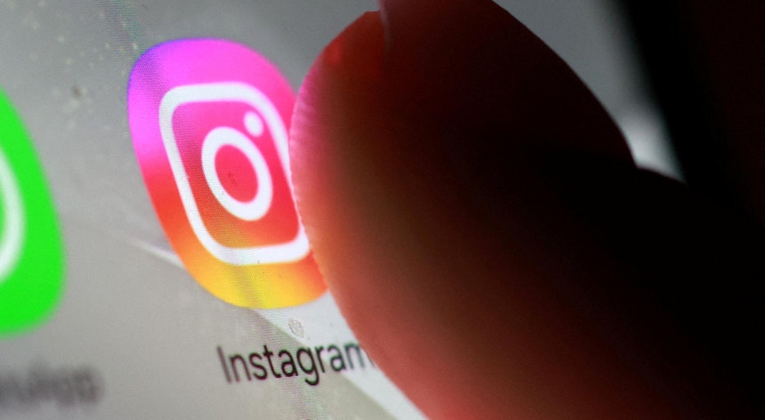 Adolescentes australianos pedem ao Supremo Tribunal para travar proibição das redes sociais