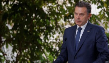 Luís Montenegro mantém "totalmente" confiança na ministra da Saúde