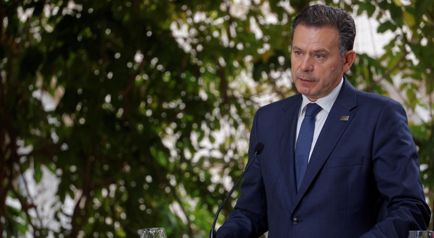 Luís Montenegro mantém "totalmente" confiança na ministra da Saúde
