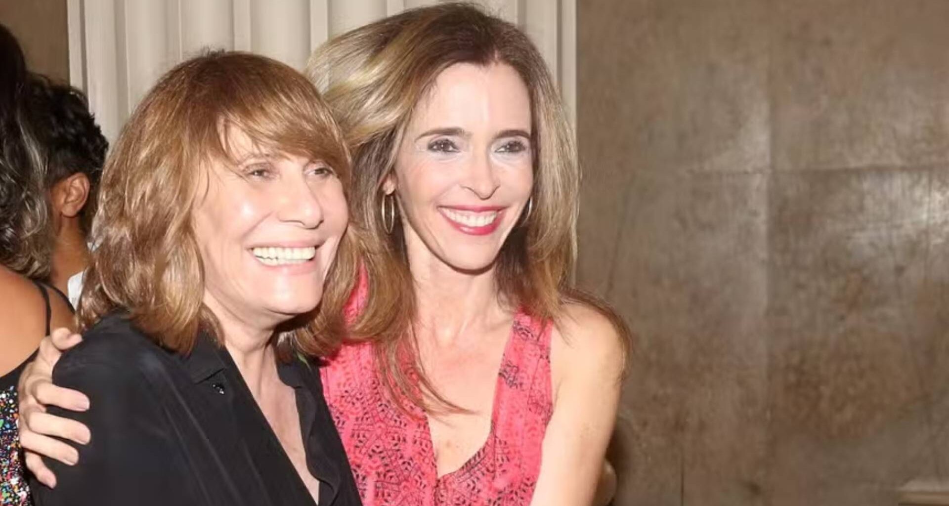 Deborah Evelyn fala da relação com a tia e madrinha Renata Sorrah