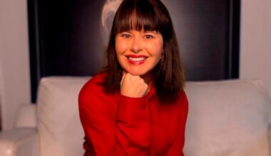 Atriz Mari Bridi se constrange com pergunta íntima no Encontro