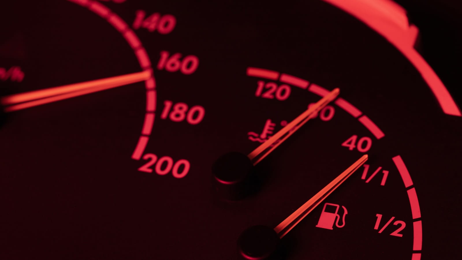 Nova lei quer que os carros demorem mais a acelerar dos 0 aos 100 km/h