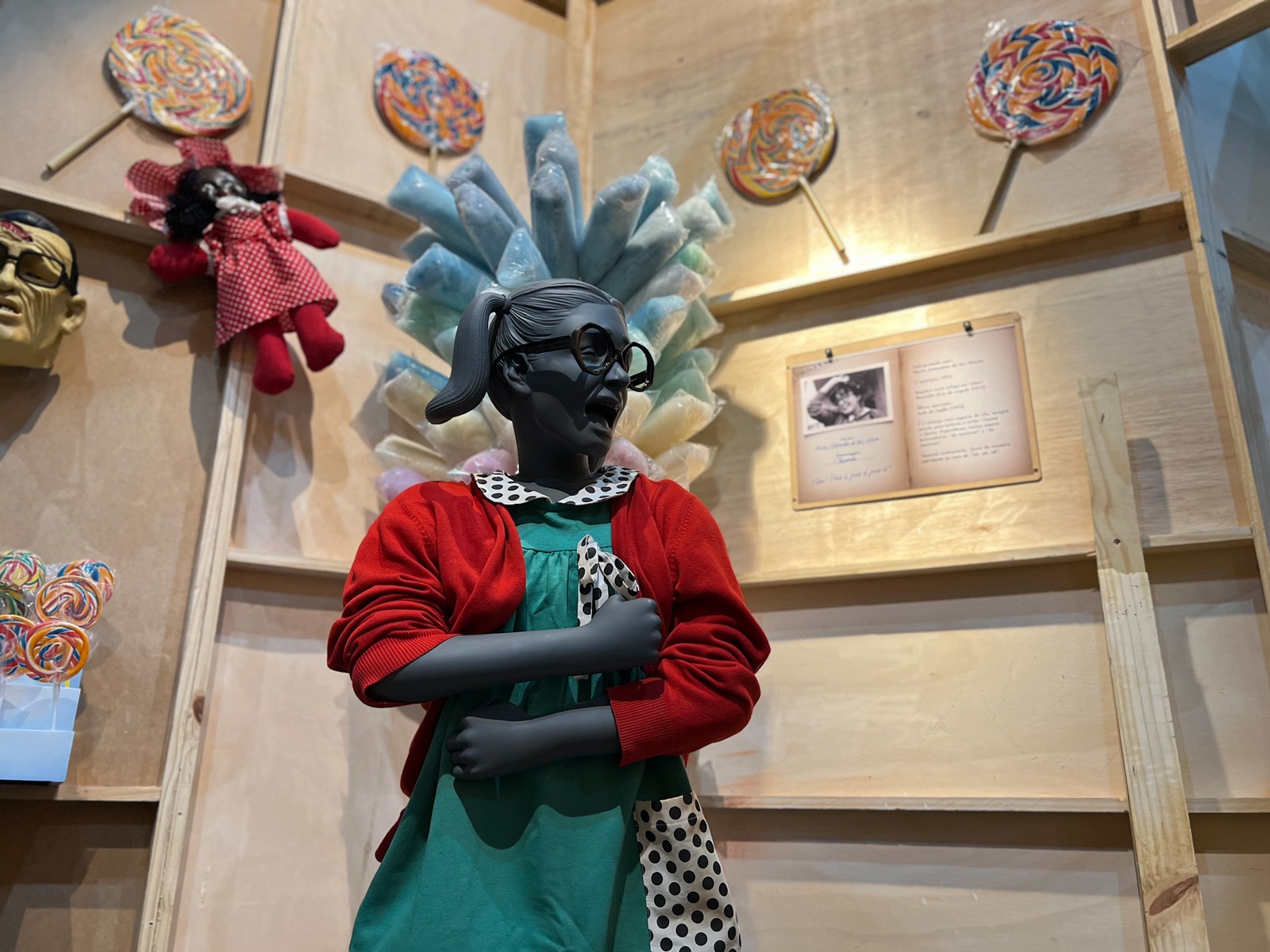 Chiquinha na exposição imersiva do Chaves, que chega ao Rio em outubro — Foto: Divulgação