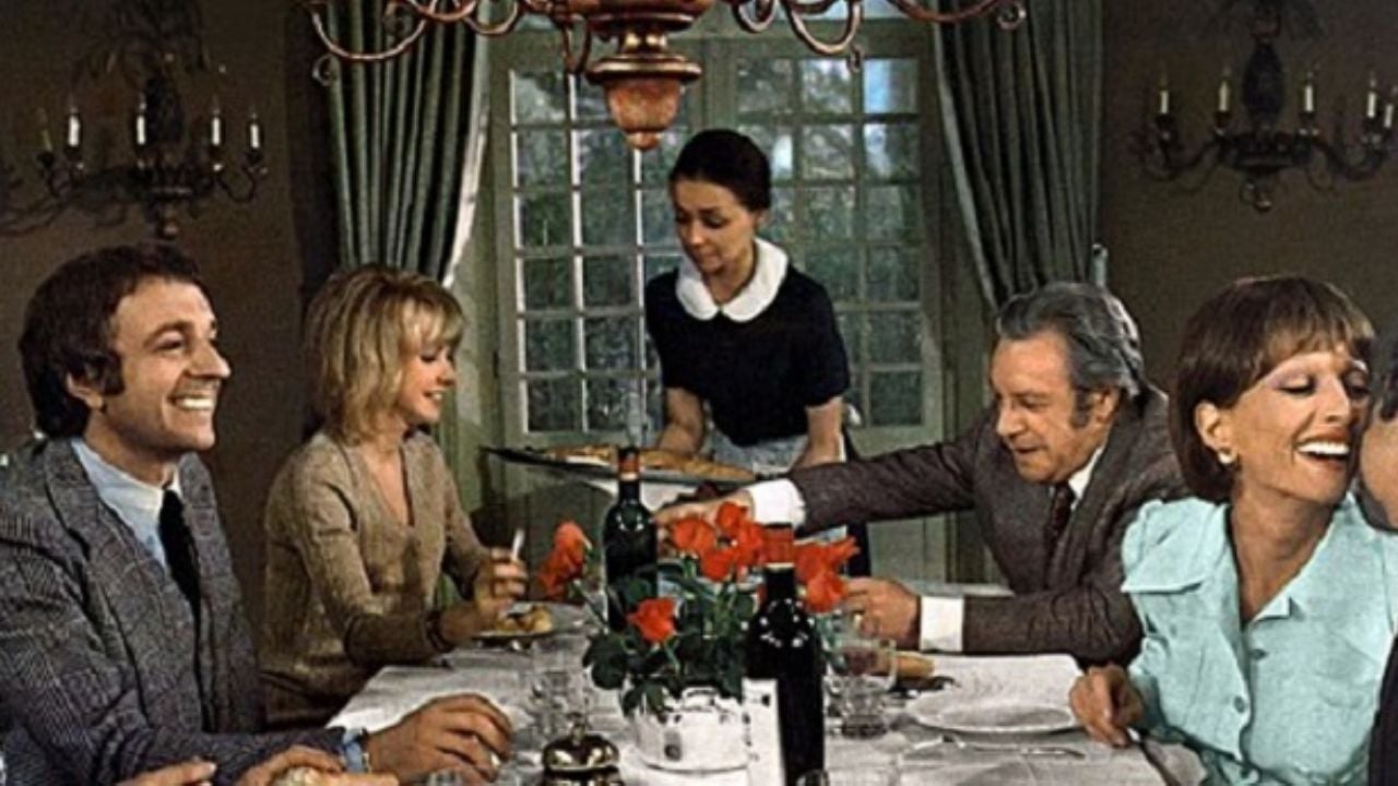 O Discreto Charme da Burguesia: o surrealismo social de Buñuel e o teatro da elite