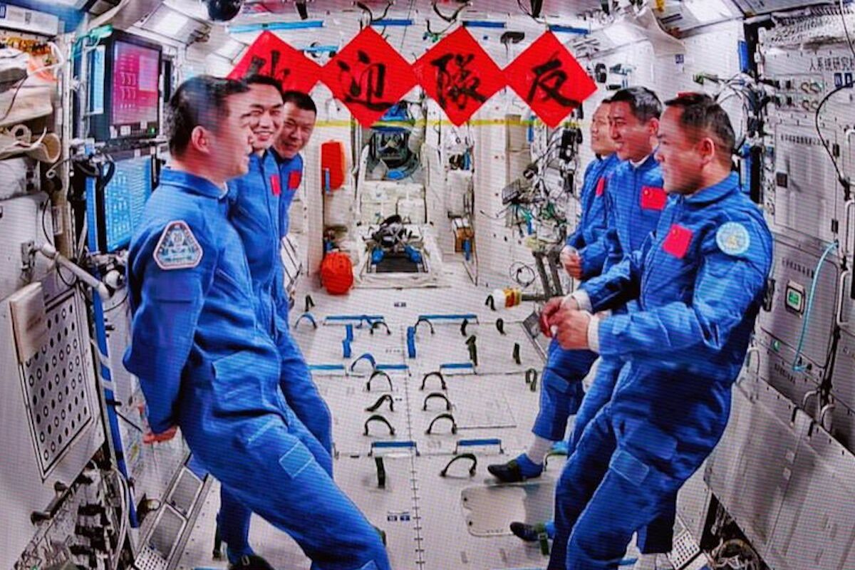 Há outros três astronautas chineses em sarilhos no espaço