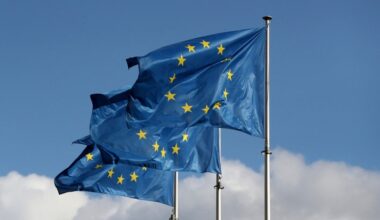 Bruxelas alerta Portugal sobre despesas líquidas acima do recomendado