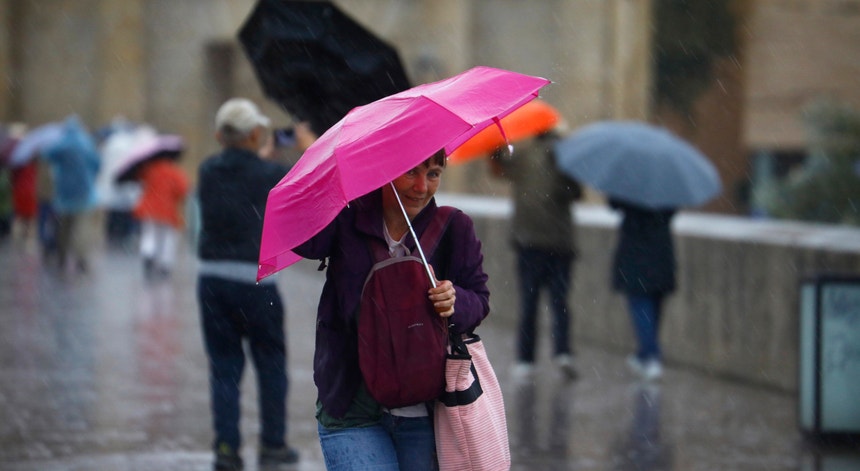 oito distritos sob aviso laranja