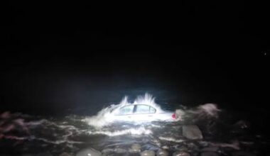 Jovem de 20 anos saiu ileso de despiste que atirou viatura à água na Praia Formosa