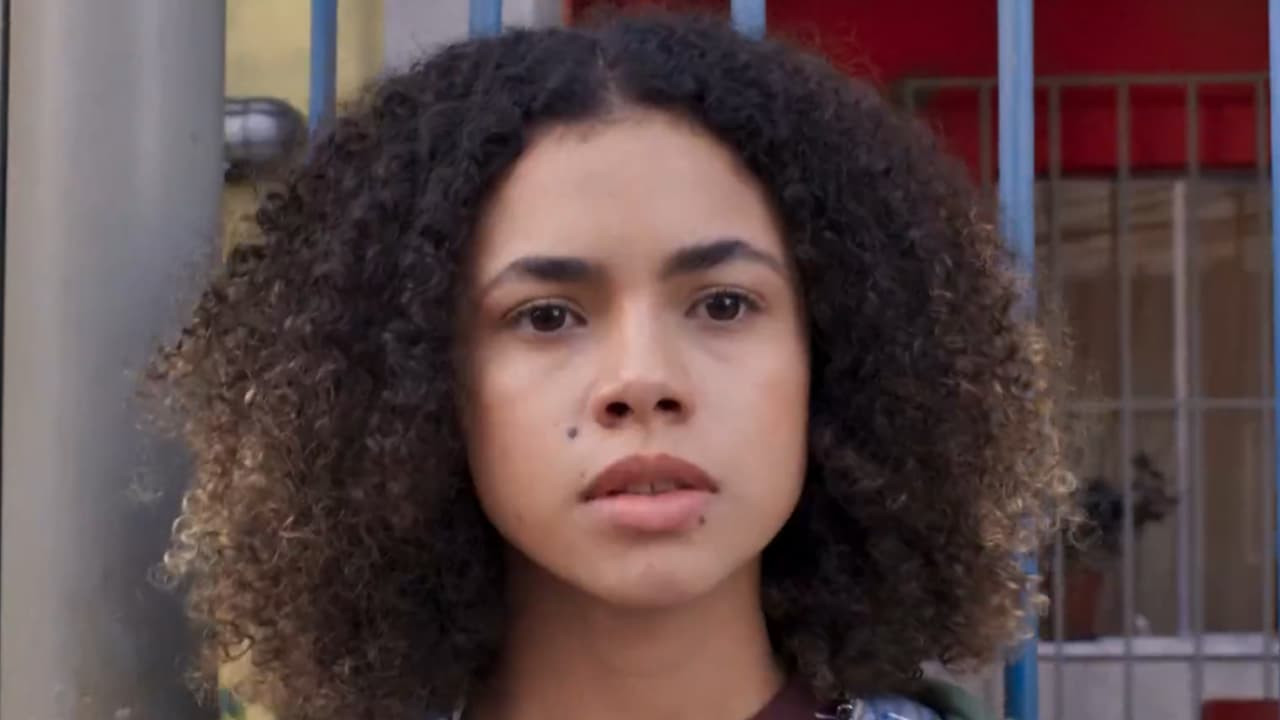 Joélly desvenda mistério e fica frente a frente com o pai