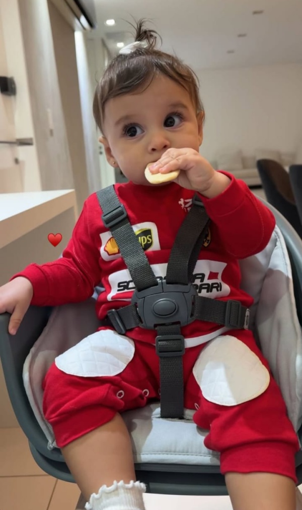 Helena, filha de Amanda Kimberlly e Neymar